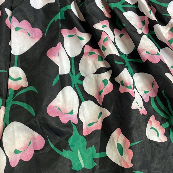 Rose’s skirt - Picture 2 of 5